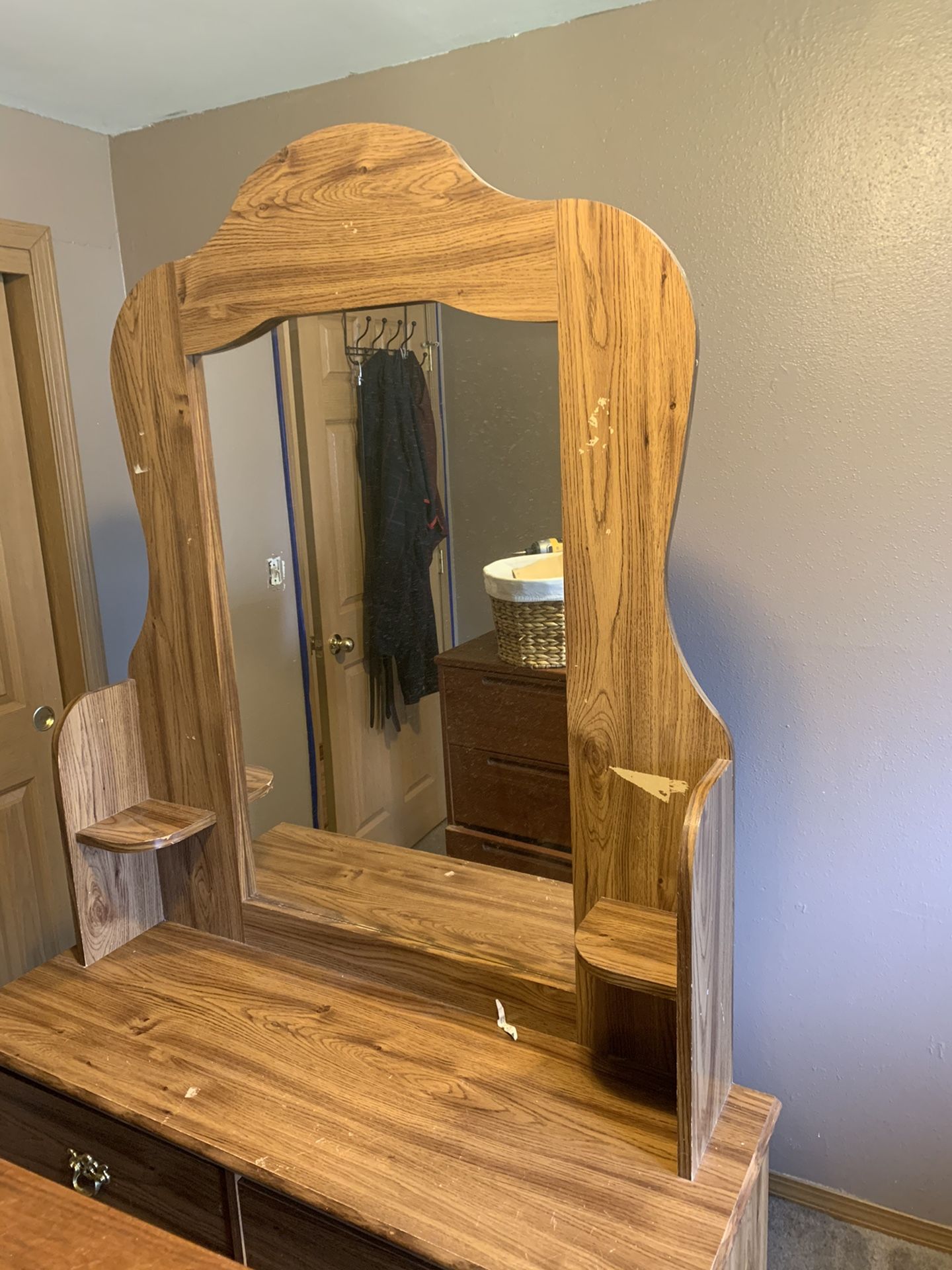 Dresser mirror