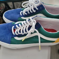Yacht Club Vans