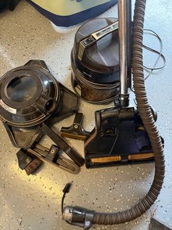 Rainbow SE Vacuum Cleaner – $250 OBO