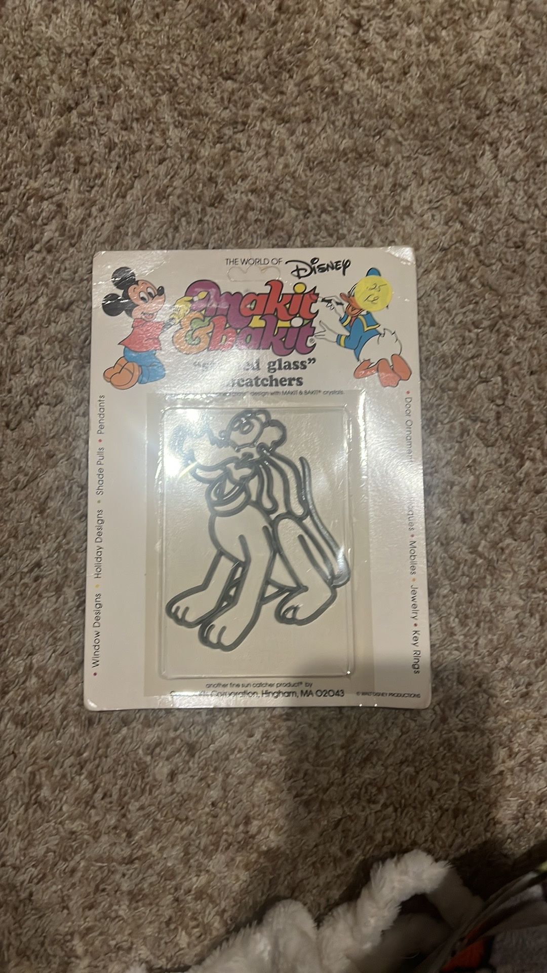 VINTAGE 1981 DISNEY MAKIT & BAKIT "STAINED GLASS" SUNCATCHER - PLUTO. Cardboard is peeling on back & is discolored