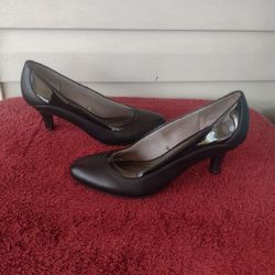 LifeStride Parigi pumps, size 8