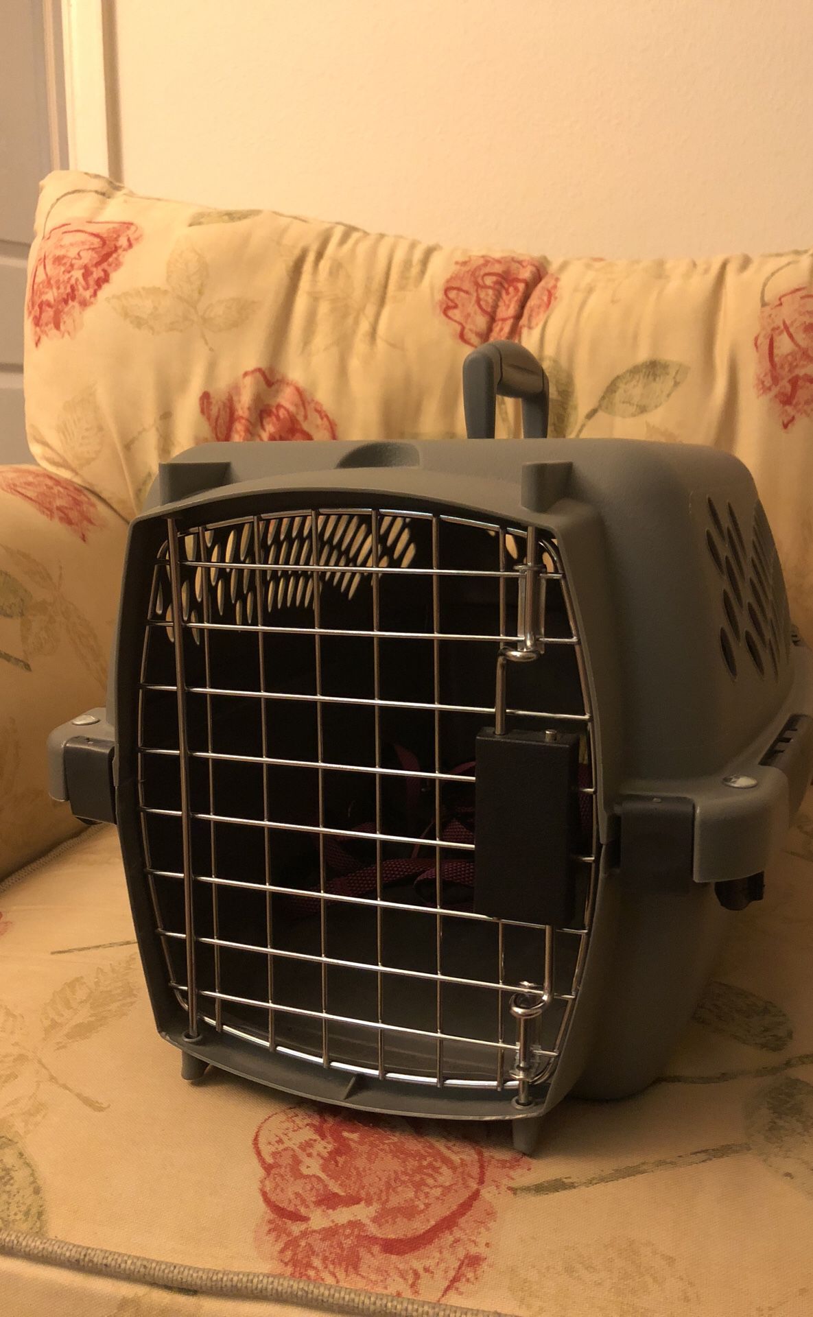Pet carrier brand new never used