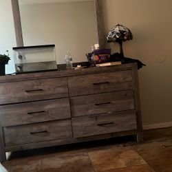 Dresser With Mirror , 6 Drawers