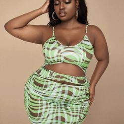 Outfit fits up to xl, other’s 