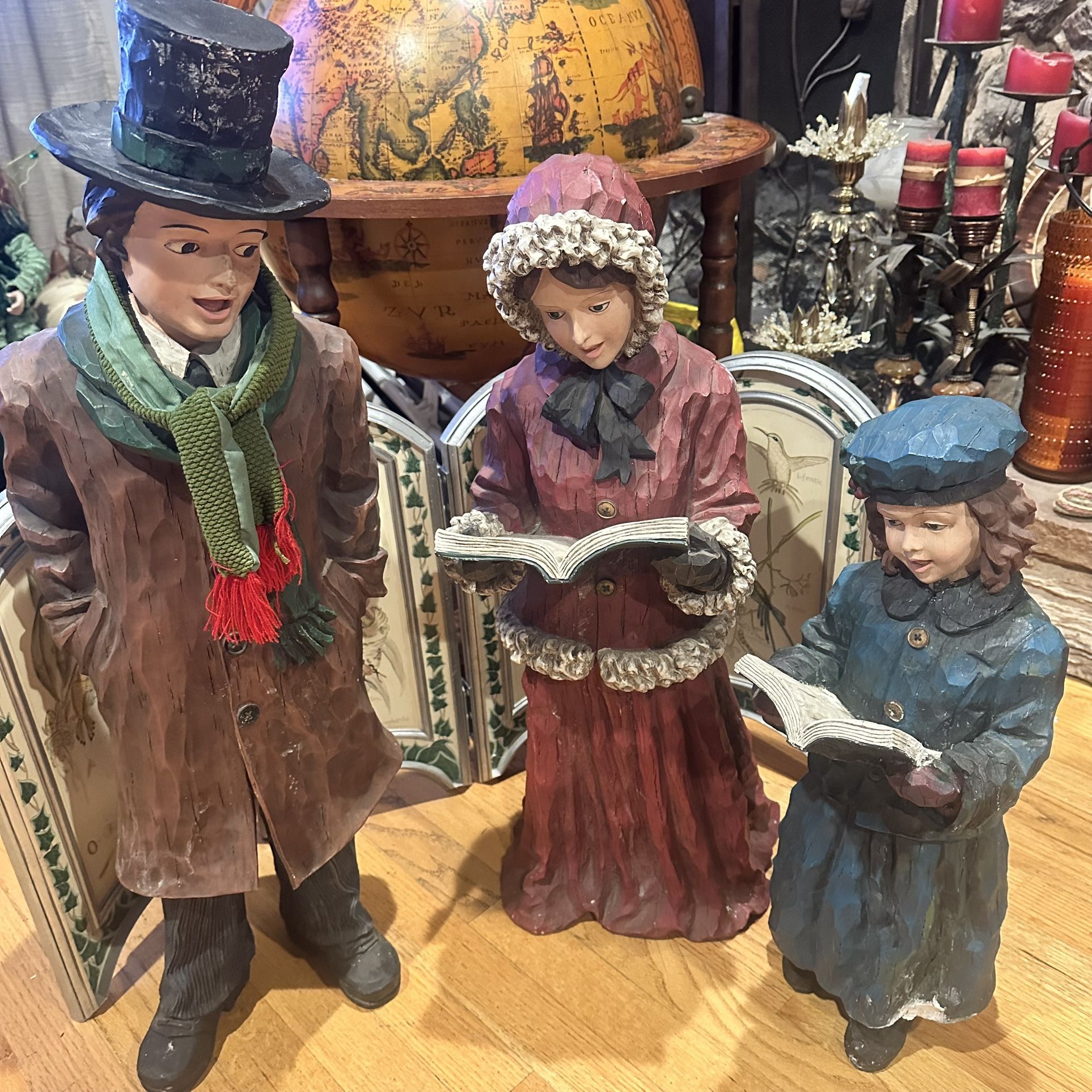 Large Christmas Carolers Macys window?