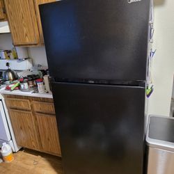 REFRIGERATOR  4 SALE