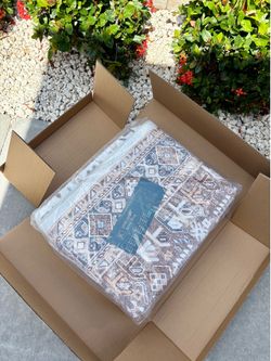8x10 BRAND NEW beautiful neutral area rug. Never opened/ never used!