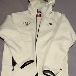 Nike tech fleece zip up hoodie, Size M