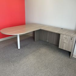 Desk W Key 