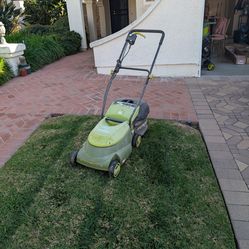 Electric lawn mower