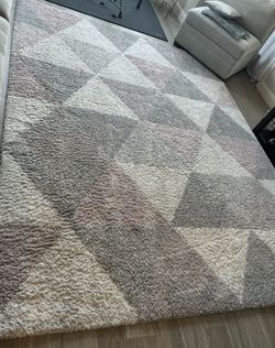 Beautiful Large Area Rug 8’ x 10’ Gray/Pink/White