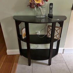 Entrance table semicircle