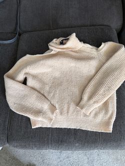 Women’s sweater crop