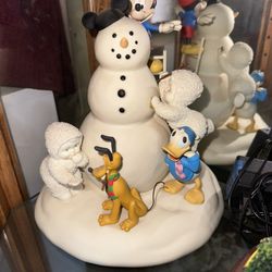 Dept 56 Snowbabies Disney Figurine "making Snowfriends" 
