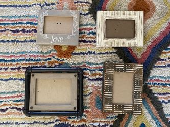 4 Picture Frames 
