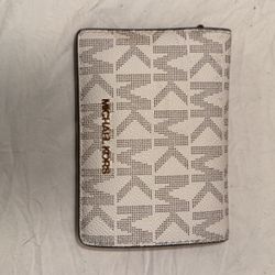 Micheal Kors Authentic Wallet 