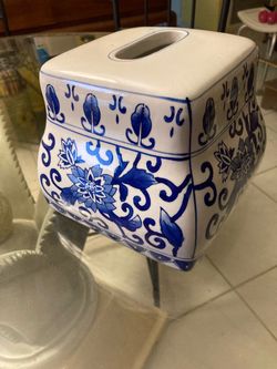 Ceramic Tissue Box Chinese Motif