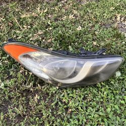 OEM Hyundai Elantra Headlight (2011–2013) – Good Condition