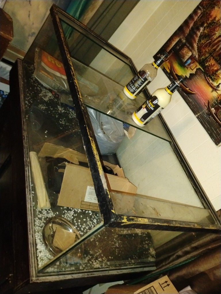 100 Gallon Fish Tank W/Stand