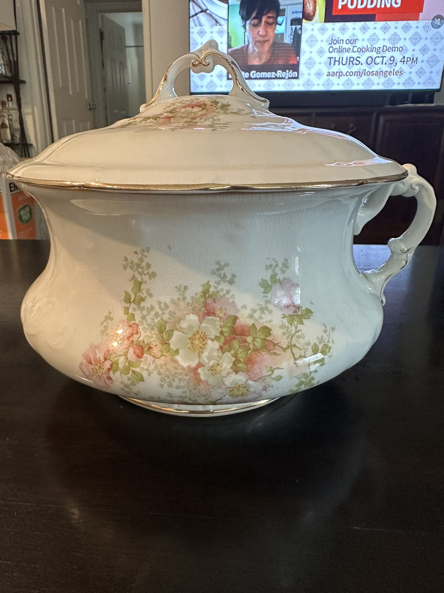 Antique Homer Laughlin Chamber Pot With Lid