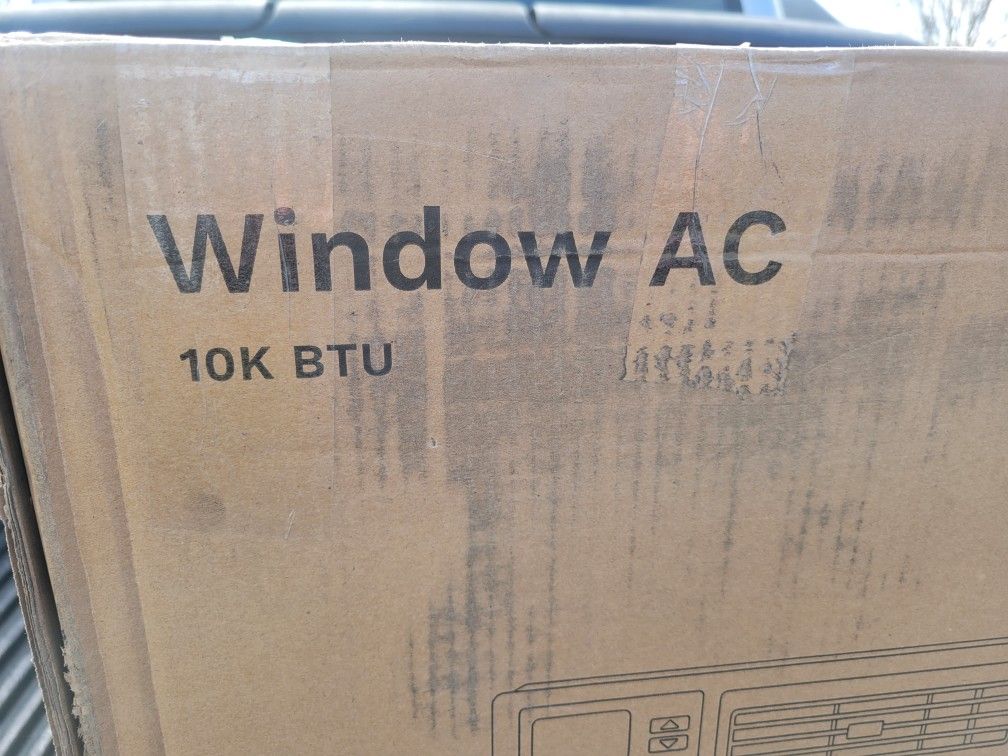 10000 BTU BRAND NEW AIR CONDITIONER. COST 400.00 I.LL TAKE 280.00 CASH