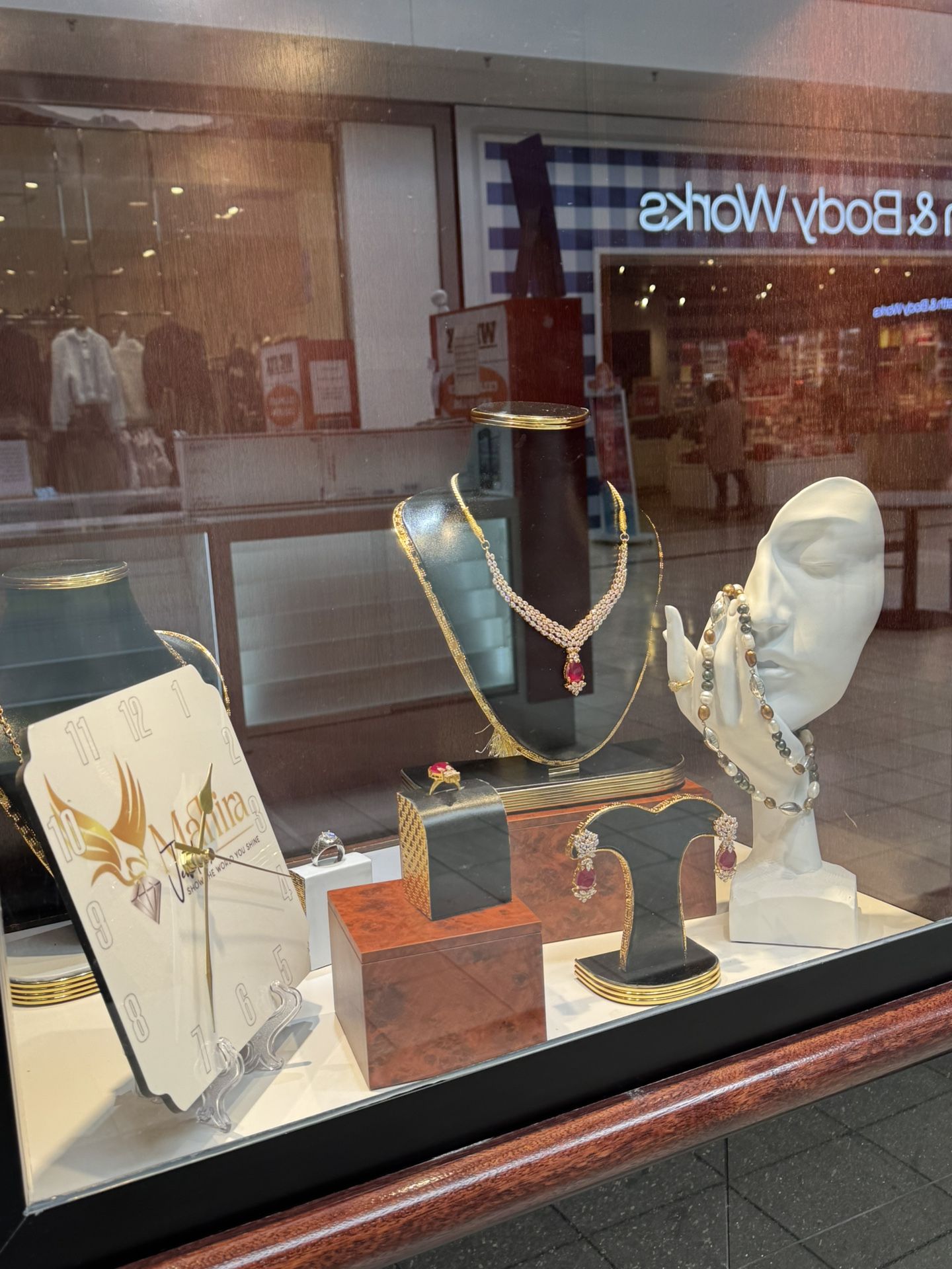 Mahira Jewelers
