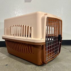 New!! 26" Plastic Kennel