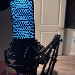 Hyper X Quad cast Mic! Mount Included ! 