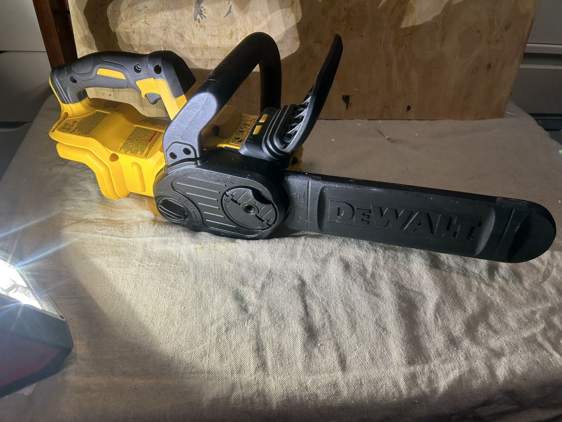 Dewalt Chain Saw 20v XR 12in