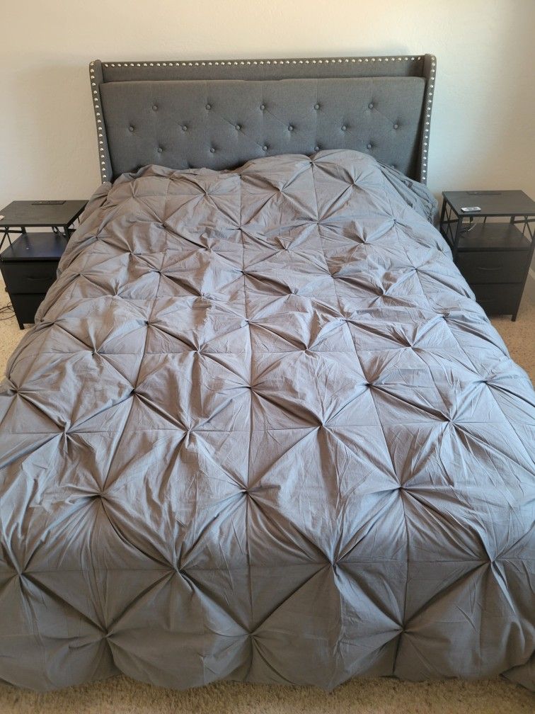 QUEEN BEDROOM SET with 2 LED NIGHTSTANDS