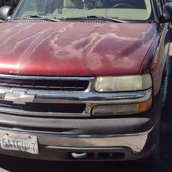 Chevy Suburban 2003 217,000 Millas