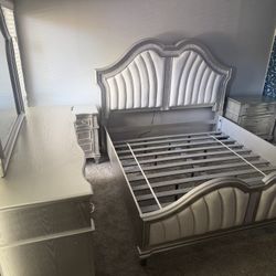 New bedroom set 5 pcs     