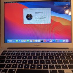 Apple MacBook Air 13 in 2017 Silver/Intel Core i5 1.8 GHz, 128 GB 8 GB Intel HD *READ DESCRIPTION*