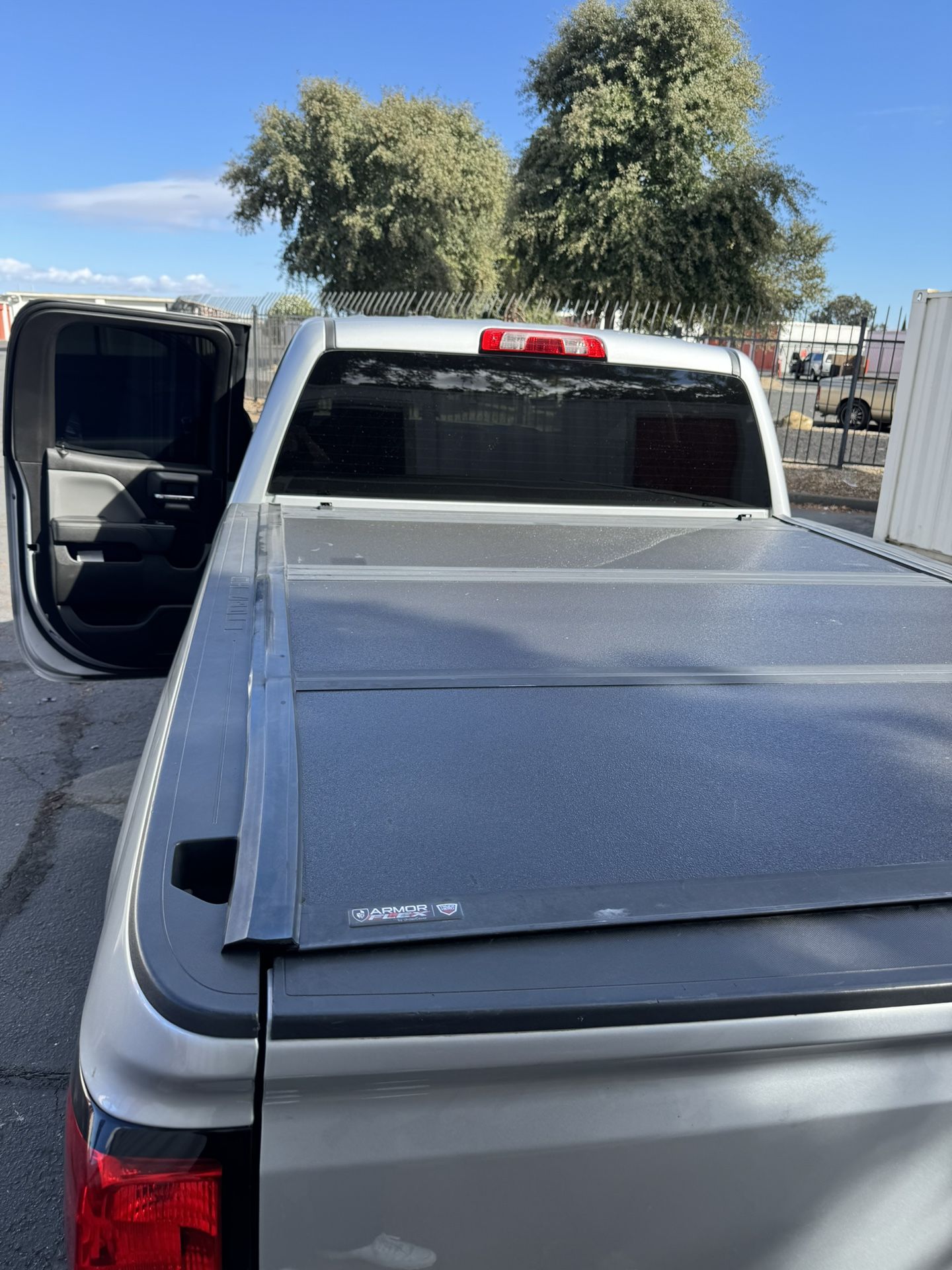 REALTRUCK UNDERCOVER ARMOR FLEX HARD FOLDING TONNEAU COVER