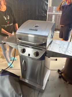 Propane grill with tank and accessories included