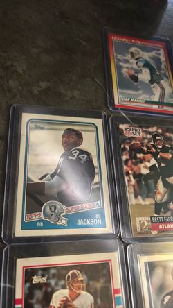 Vintage NFL Trading Cards Lot – Bo Jackson, Brett Favre, Dan Marino