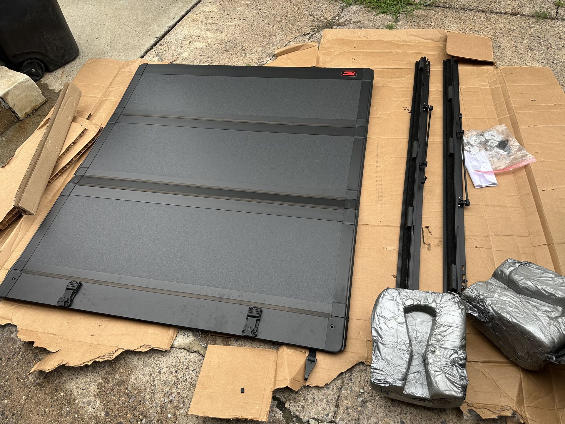 Tonneau Hard Tri-fold