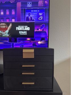 Jewelry box