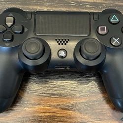 PLAYSTATION 4 CONTROLLER 