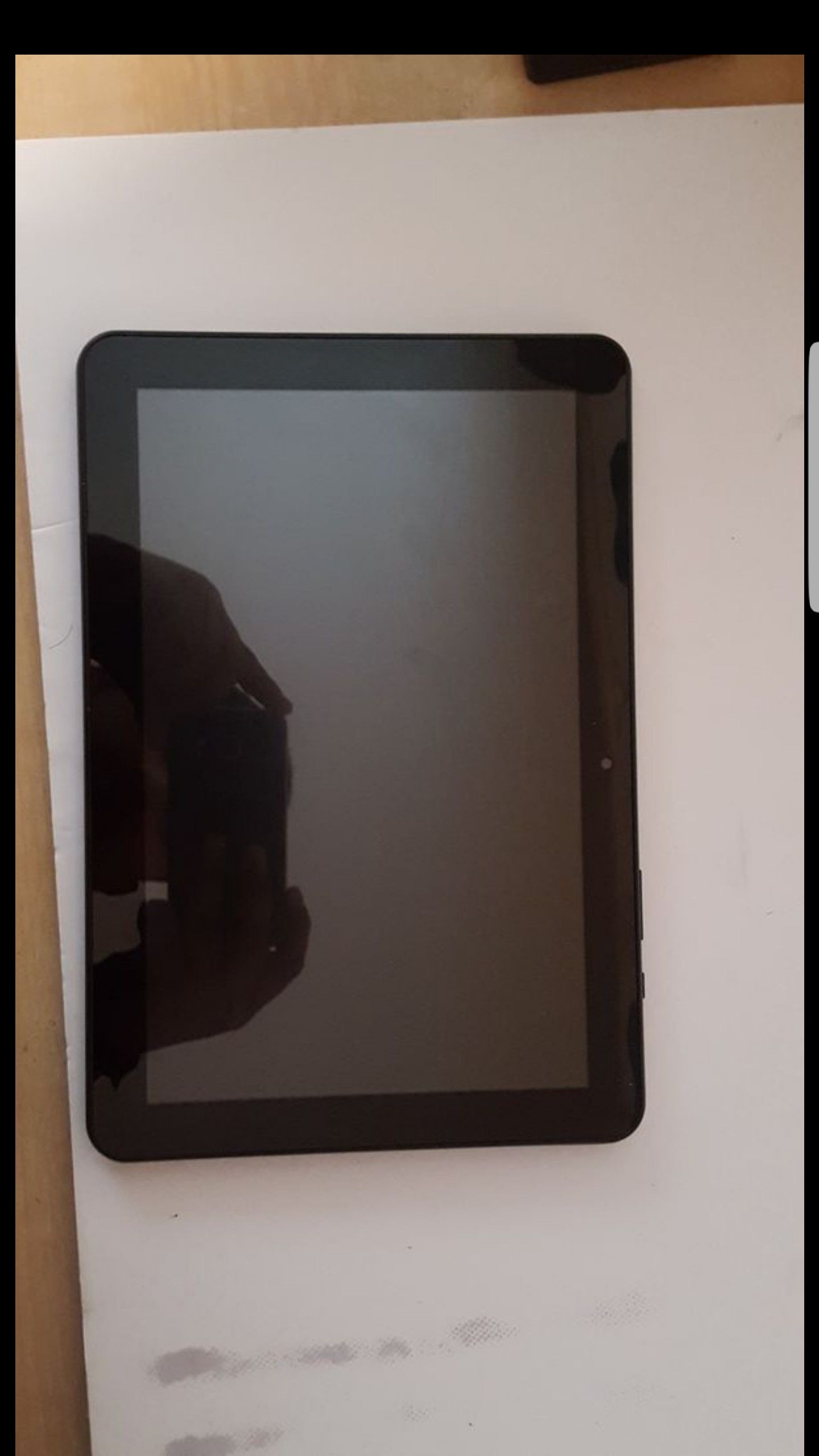 Insignia 10 in tablet made by LG sold by best buy no cracks or damage no quebrada o laqueada
