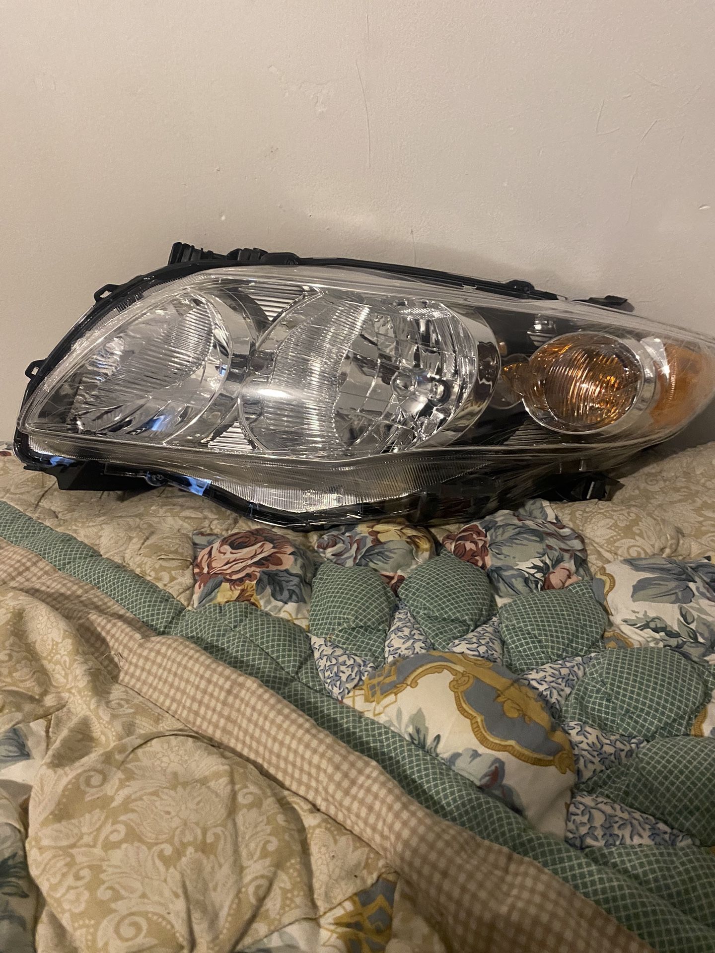 Headlight For 2010 Toyota Corolla 