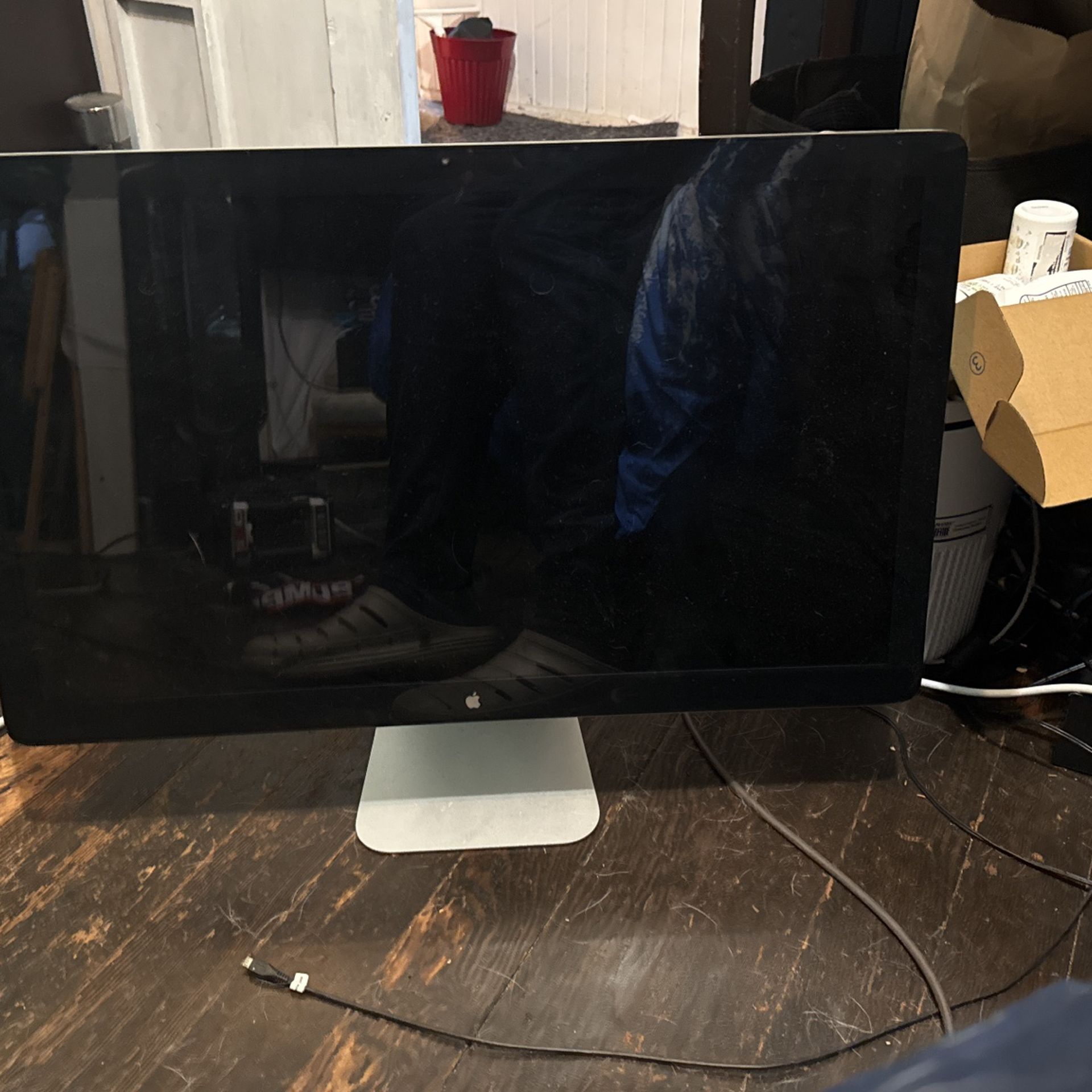 Apple Cinema Display As Is Thunderbolt Cables A Little Bit Worn