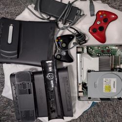 XBOX 360 Disassembled With 2 Wireless Controlers 120GB