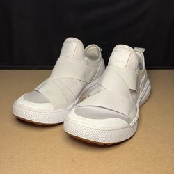 Vans UltraRange Gore Knit Slip On Shoes True White, Women’s size 8