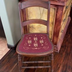 Vintage Vanity Chair W/needlepoint Seat.