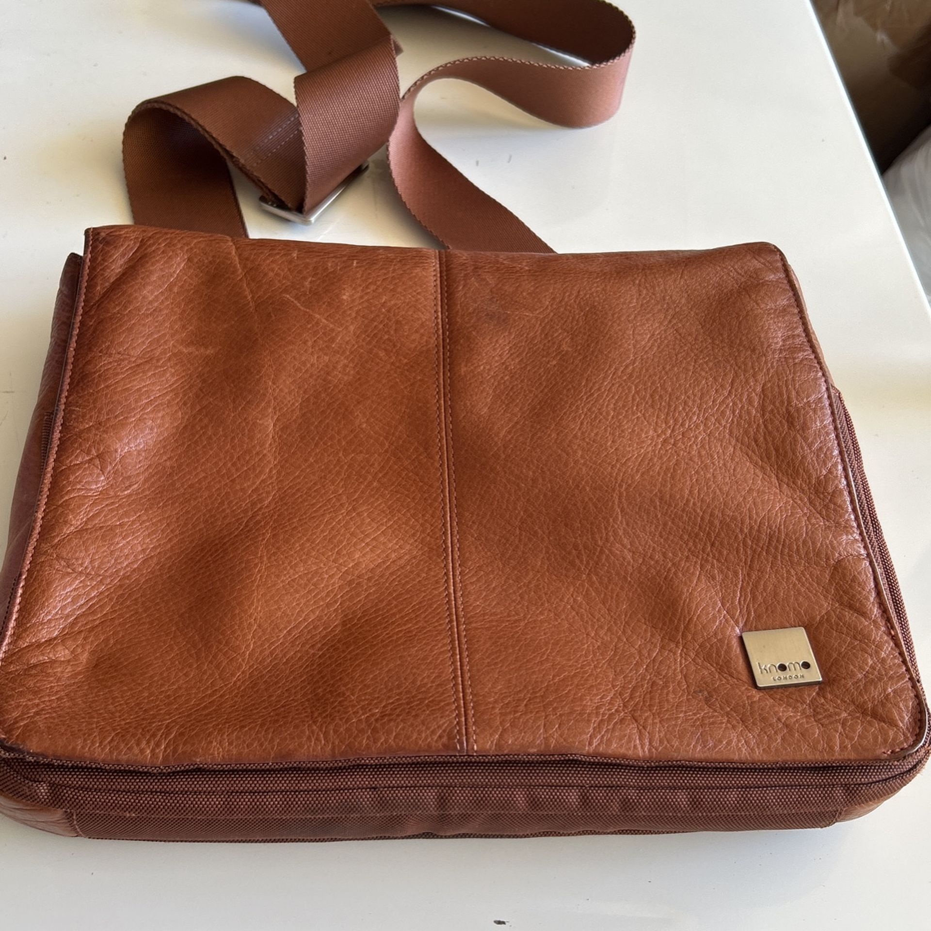 Knomo Messenger Bag