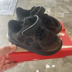 Toddler Nike shoes 7c