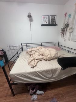 Full size day bed and mattress