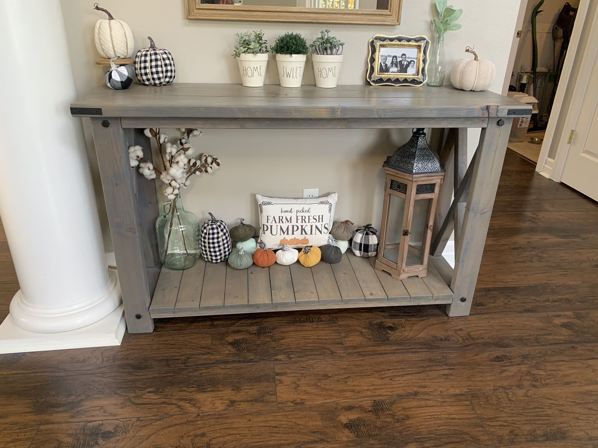 Entry/Console table