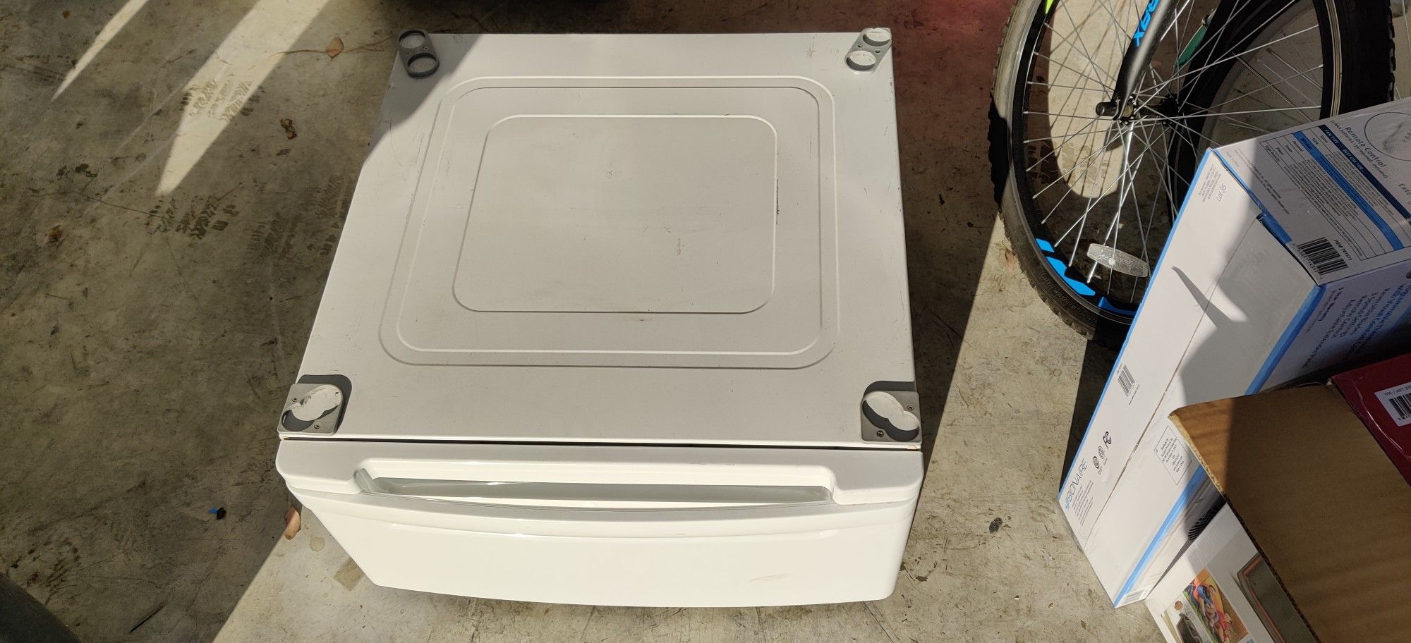 Washer or dryer storage